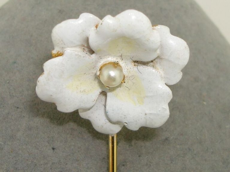 Art Nouveau stick pin with white enamel flower and cultured pearl center