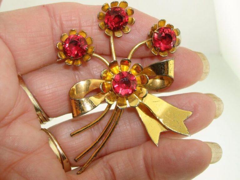 Vintage 1940s red rhinestone flower brooch in sterling silver gold vermeil