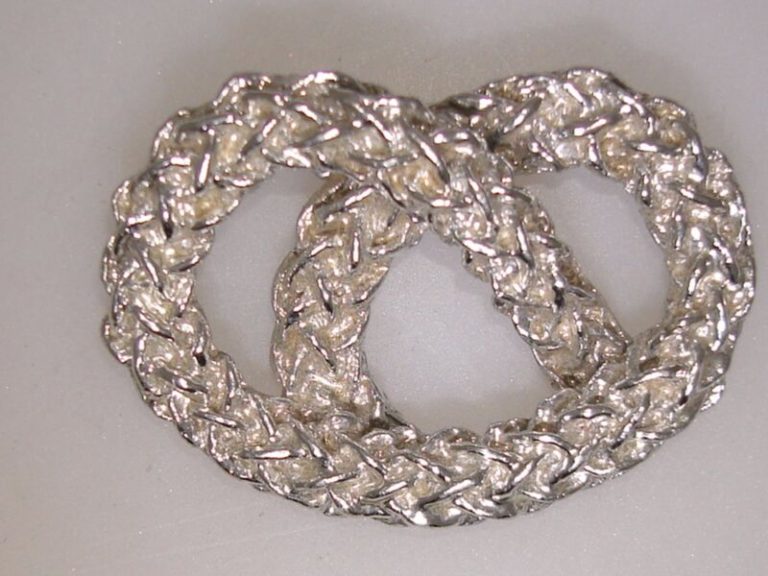 Vintage Gerry's silver braided pretzel brooch pin with vermeil back