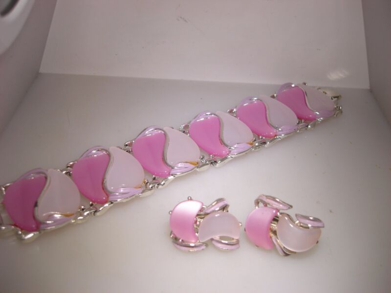 Vintage 1950s pink and white lucite bracelet and earring set with purple enamel lilies
