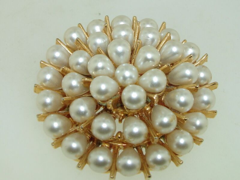 Vintage 1960s signed ART creamy faux pearl brooch pin