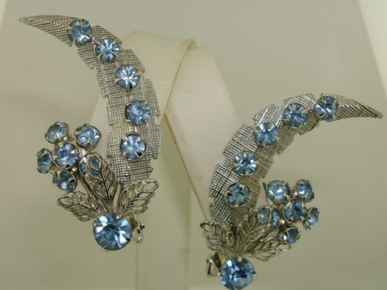 Vintage 1950s-60s foiled rhinestone floral clip earrings, blue and silver tone