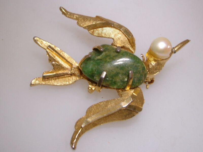 Vintage 1970s gold-plated jade and pearl bird pin
