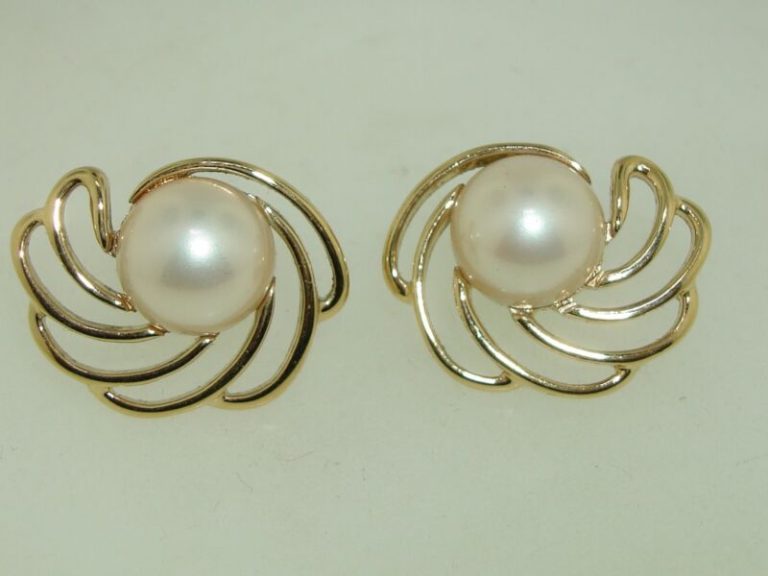 Vintage Crown Trifari clip-on earrings in gold tone with faux pearls