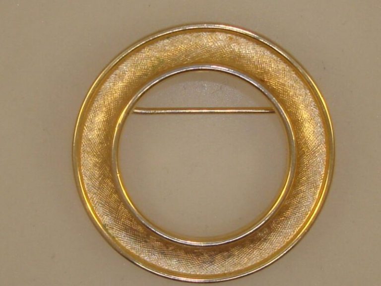 Vintage Crown Trifari brushed gold tone circle pin