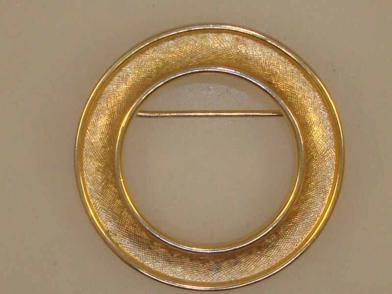 Vintage Crown Trifari brushed gold tone circle pin