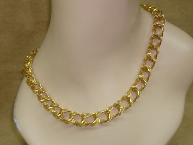Vintage 1980s Monet gold-tone openwork link necklace