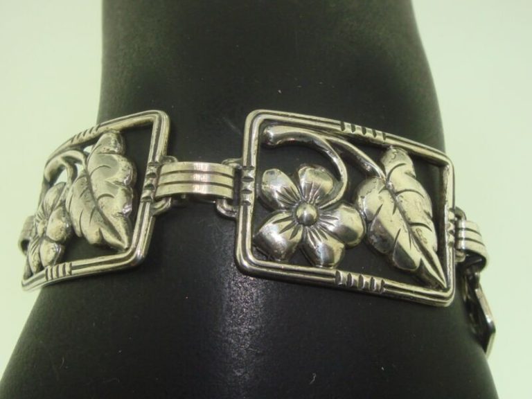 Vintage Danecraft repoussé sterling silver floral bracelet (1940s-50s)