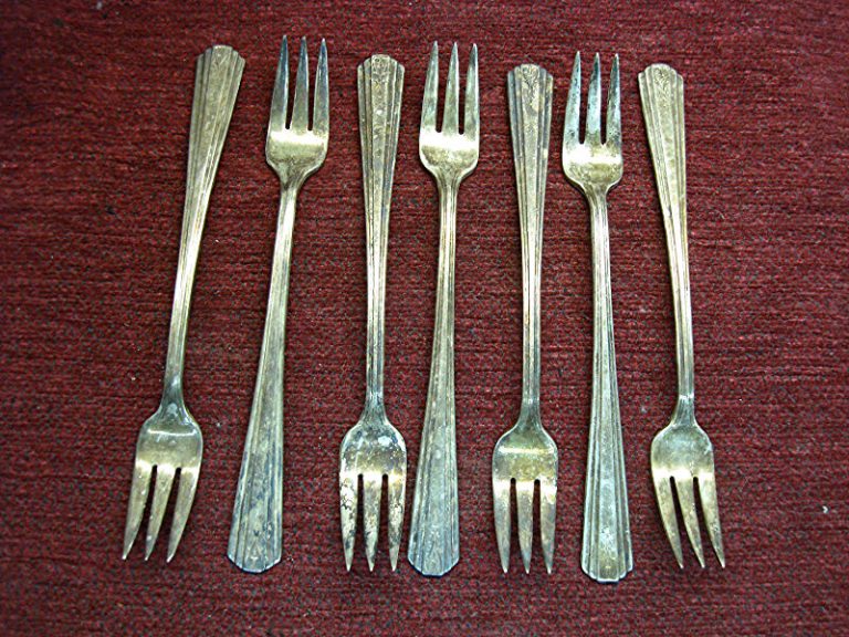 Set of 7 vintage Avon silver plate seafood forks in excellent condition