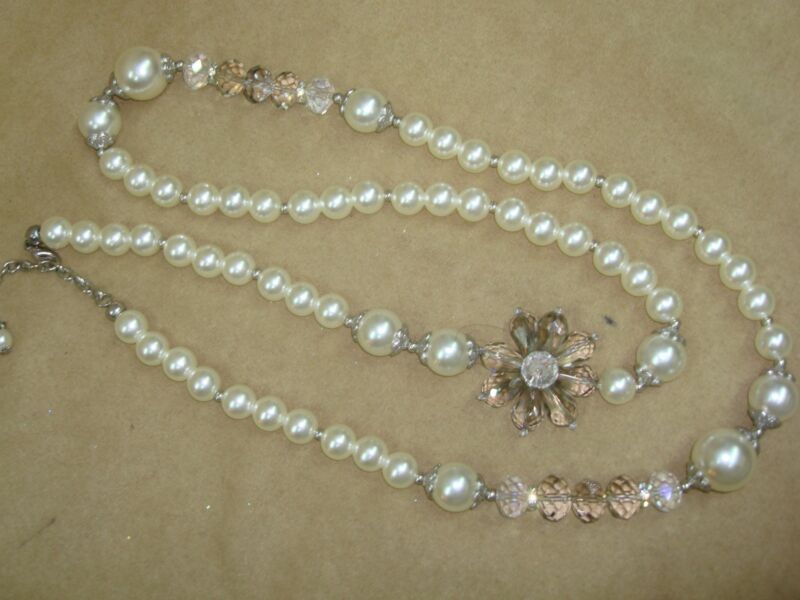 Vintage faux pearl and crystal necklace with floral design