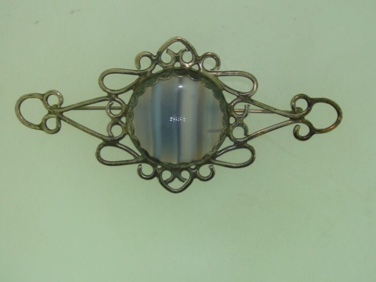 Artisan sterling silver filigree pin with purple and white agate cabochon