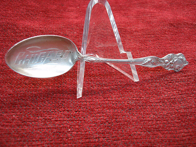 Vintage sterling silver souvenir teaspoon commemorating Chicago, Illinois.