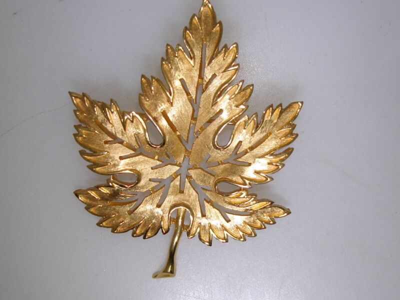 Vintage Crown Trifari gold tone maple leaf pin