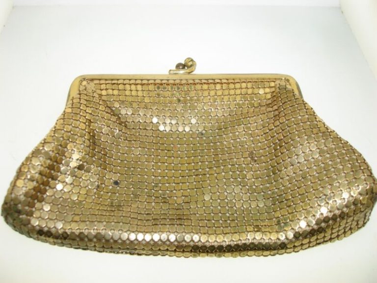 Vintage 1940s Whiting & Davis gold mesh coin purse