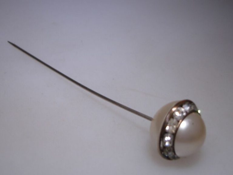 Art Deco stick pin with faux pearls and rhinestones