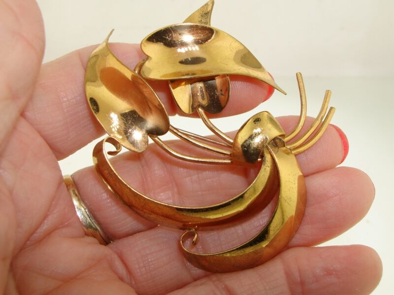 Vintage gold-tone leaf brooch pin, 1940s