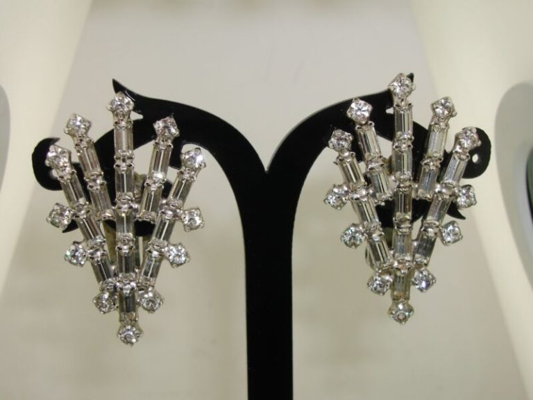 Vintage 1950s-60s rhinestone baguette earrings, silver clip-ons (1.5 inch)
