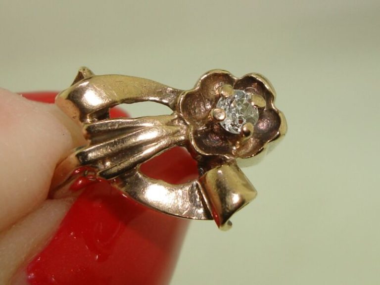 Art Nouveau pinky ring, 1920s, 10K rose gold with a diamond