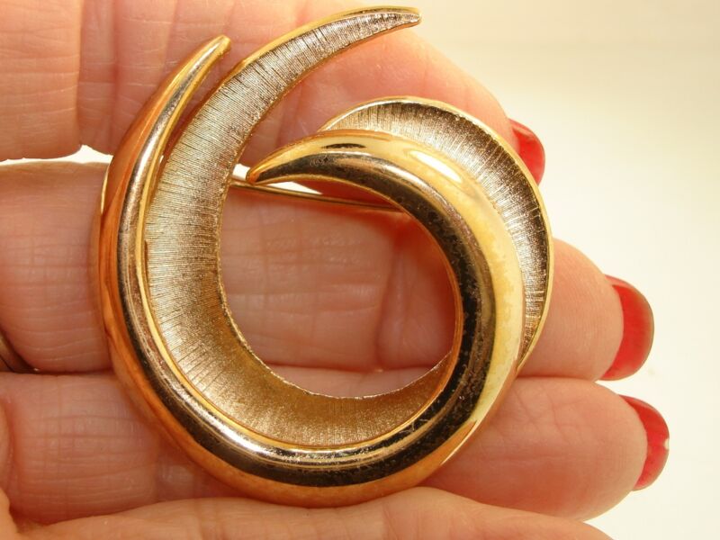 Vintage 1960s Trifari Crown Brushed Gold Pin