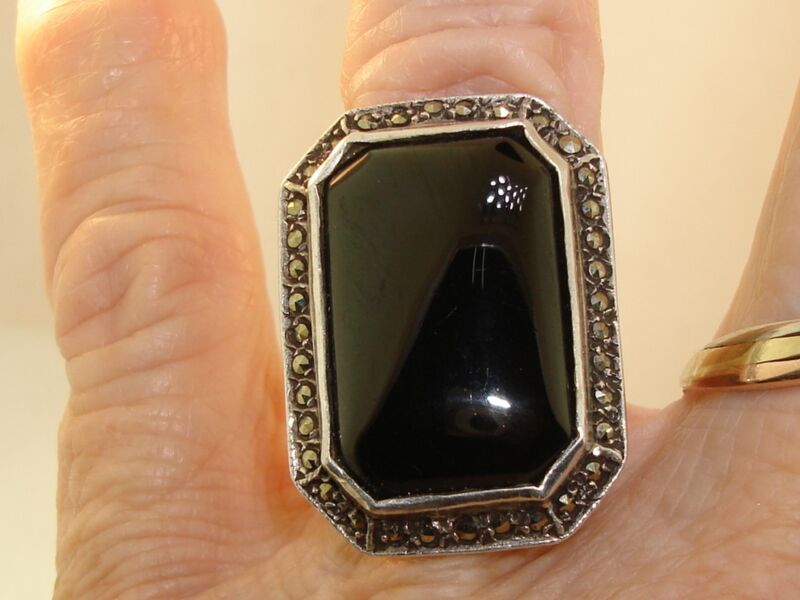 Vintage sterling silver ring with black glass cabochon and marcasites, size 6 1/2