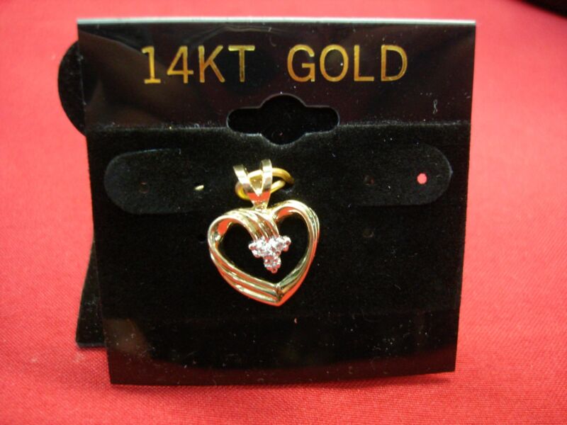 14K yellow gold diamond heart pendant, pre-owned in excellent condition