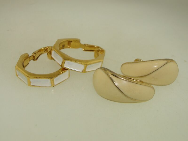 Vintage 1960s Crown Trifari enamel earrings (2 pairs) - gold and creme