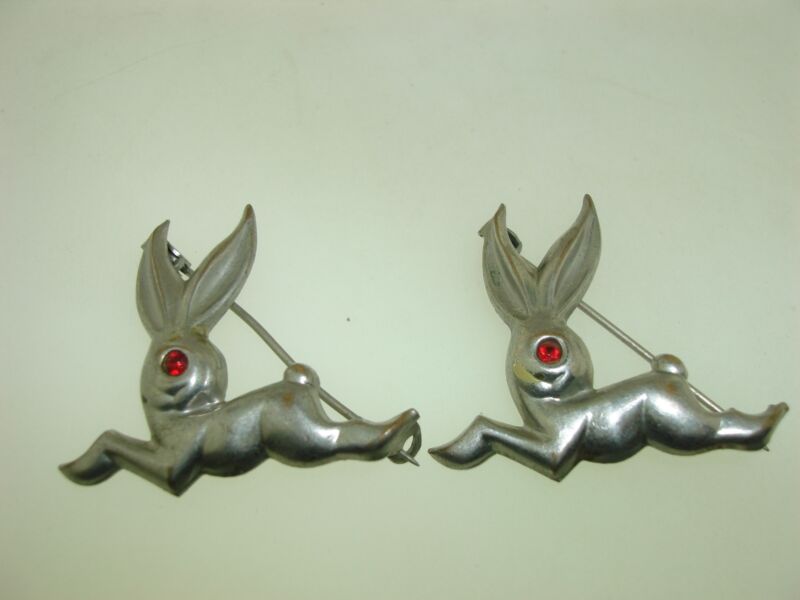 Pair of vintage 1940s bunny scatter pins