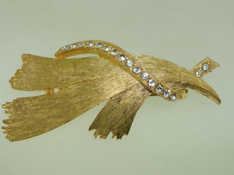 Vintage 1980s rhinestone pin with brushed gold tone and sparkling jewels. Signed J.J.