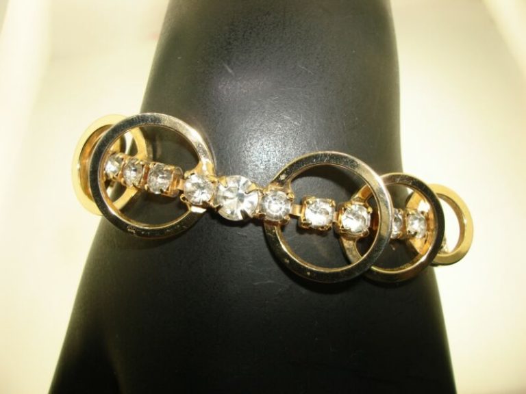 Vintage Sarah Coventry Gold Tone Rhinestone Circle Bracelet (1960s-70s)