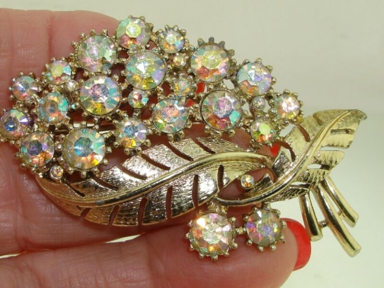 Vintage Coro Pegasus aurora borealis rhinestone brooch