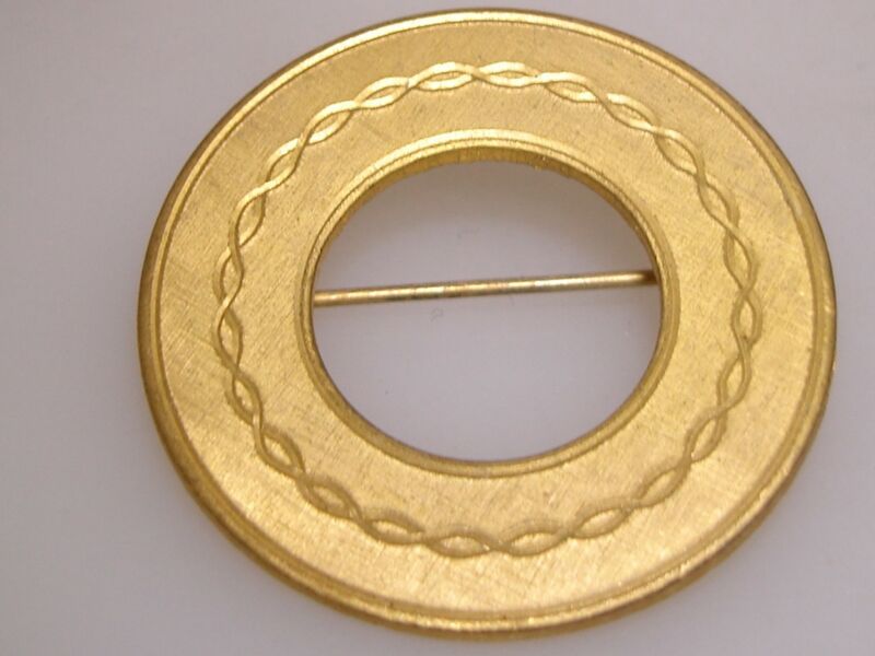 Vintage gold washed circle pin with etched design, excellent condition
