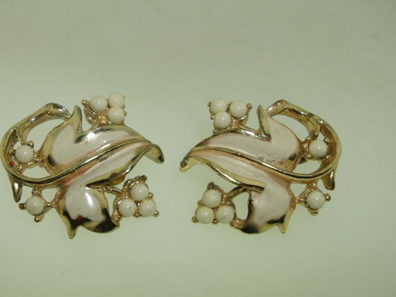 Vintage Coro creme enamel leaf clip-on earrings, 1940s-50s