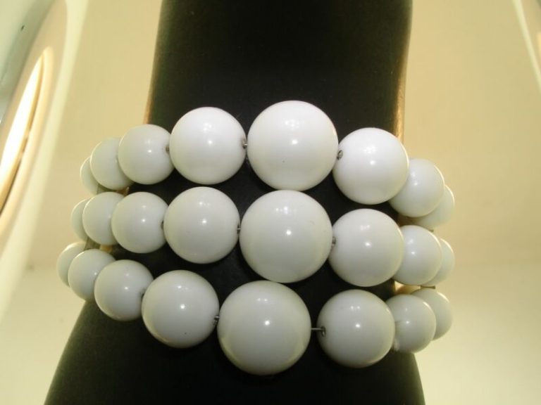 Vintage white glass bead bracelet on memory wire, graduated beads