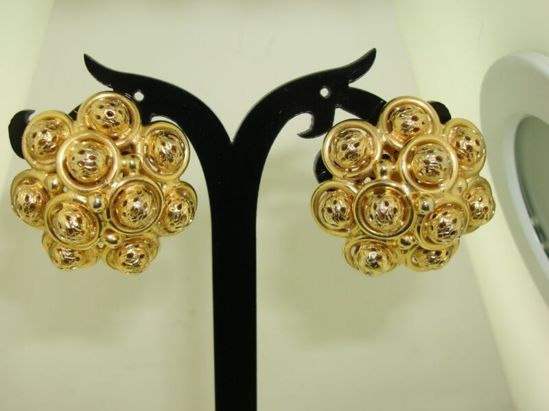 Vintage Vogue Gold Tone Filigree Clip-On Earrings