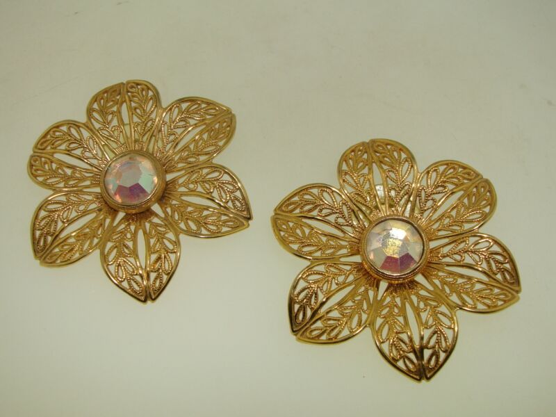 Vintage 1960s-70s gold tone filigree rhinestone earrings with floral design