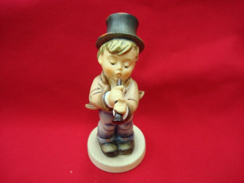 Vintage Hummel figurine, 'Serenade', #85/0 hallmark, excellent condition
