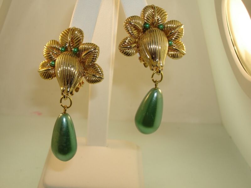 Vintage Two Sisters Green Faux Pearl Dangle Earrings 1970s-80s Clip-On