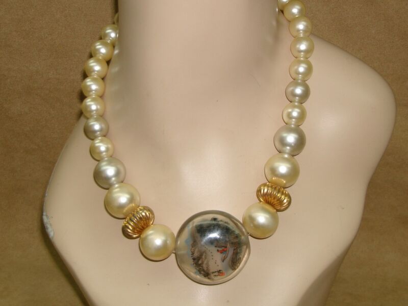Vintage faux pearl and reverse painted Japanese glass pendant necklace