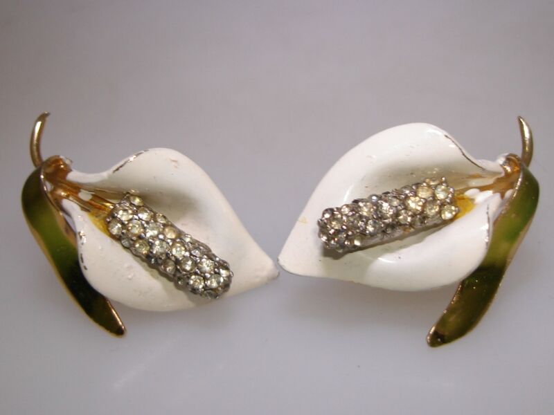Vintage White Enamel Calla Lily Rhinestone Clip-On Earrings - Gold Tone