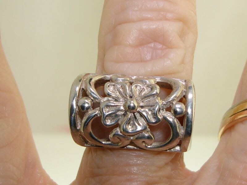 Vintage sterling silver filigree dome ring with forget-me-not design, size 6