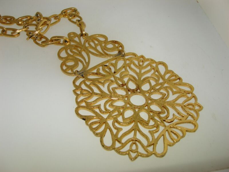 Vintage Crown Trifari gold-tone filigree pendant necklace