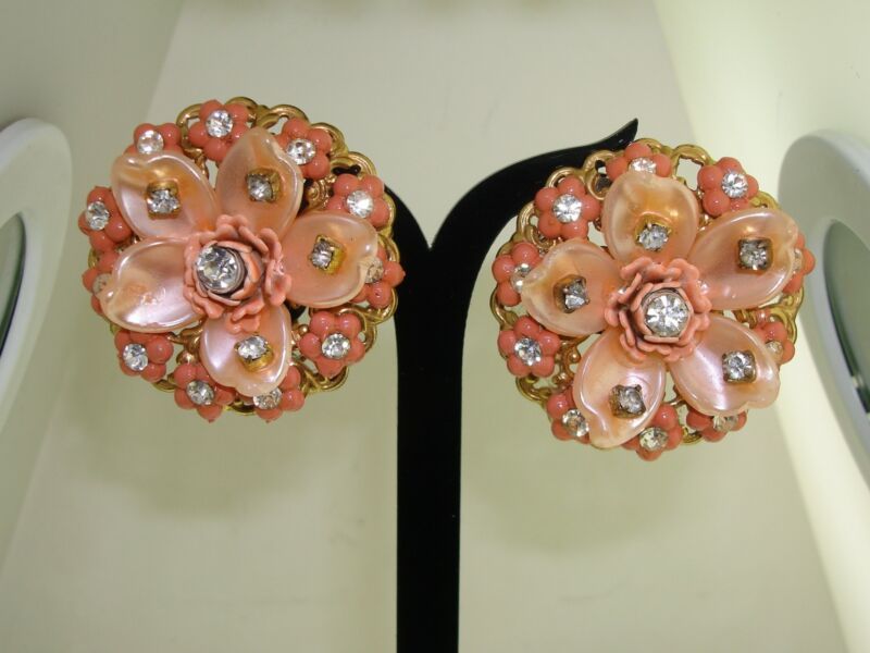 Vintage 1950s Beau Jewels lucite and rhinestone flower clip-on earrings