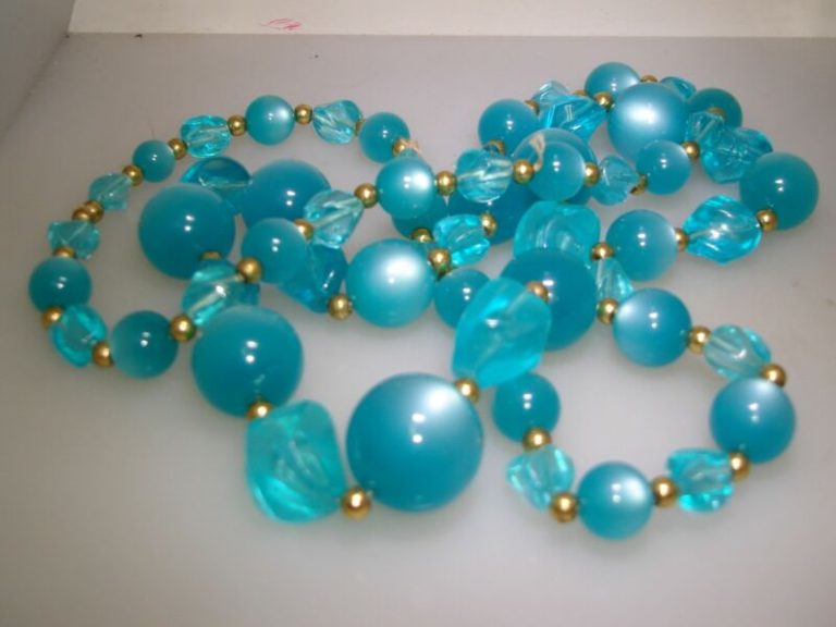 Vintage 1960s Teal Lucite Moonstone Beads Necklace - Graduated Strand