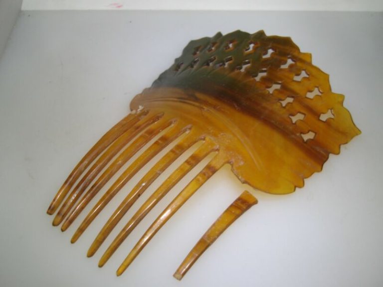 Vintage Bakelite Hair Comb, 1930s-40s Art Deco Design