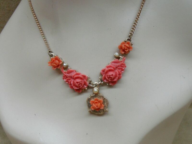 Vintage 1940s-50s lucite rose and pearl necklace
