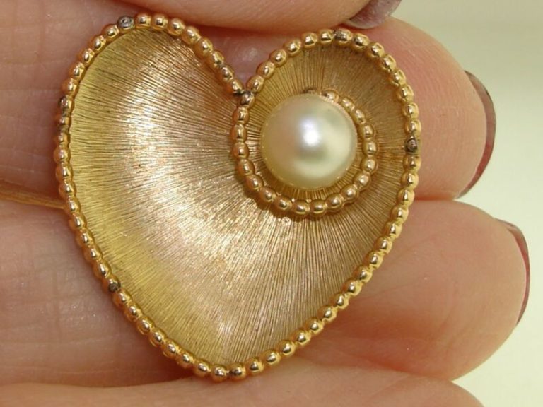 Vintage Krementz gold-tone heart pin with freshwater pearl