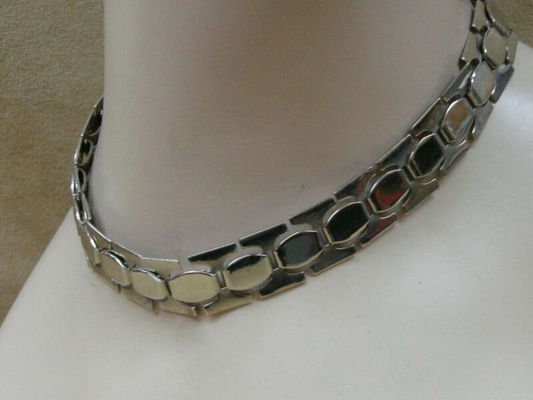 Vintage 1940s modernist silver metal choker necklace with unique link design