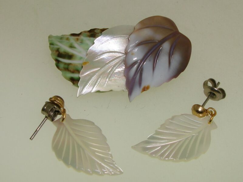 Vintage 1950s mother-of-pearl leaf pin and dangle earrings set in iridescent green and purple