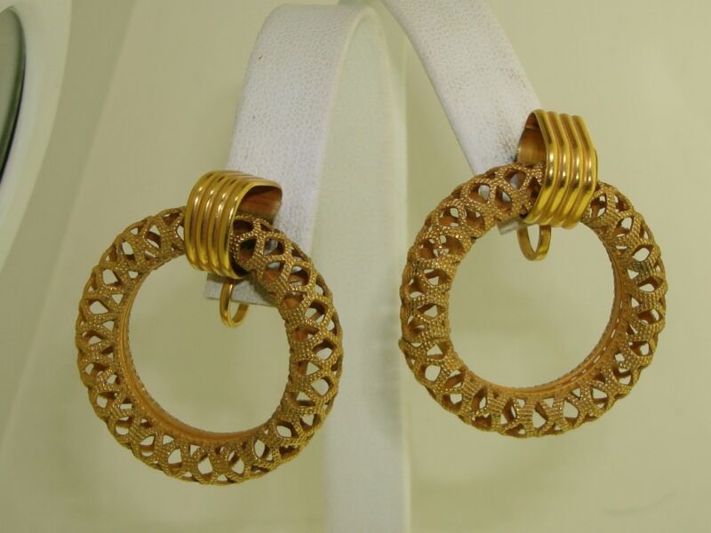 Vintage 1960s gold tone filigree dangle earrings with screw back closures