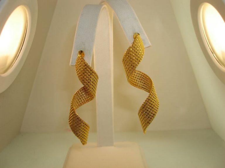 Vintage gold-tone spiral dangle earrings
